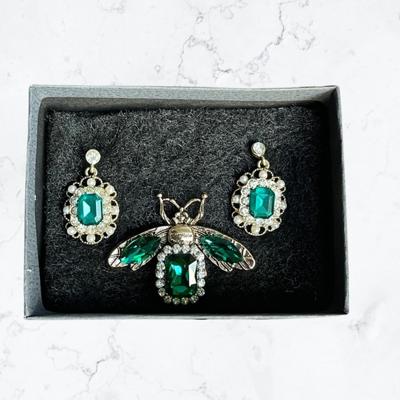 Vintage Green Rhinestone Bee brooch and earrings set - Picture 2 of 5